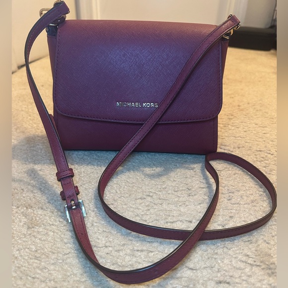 Michael Kors Sofia Small Satchel Leather Shoulder Bag Purse
Eggplant - Picture 4 of 8